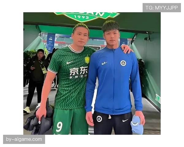 张玉宁穿得跟去开趴似的，场上却比谁都低调，这反差我服！