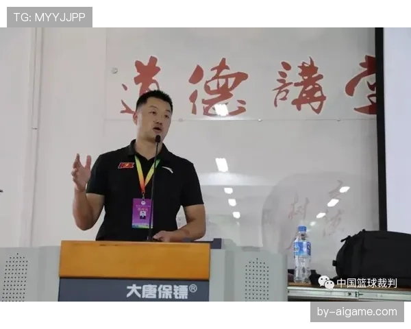 篮球比赛中裁判如何协商判罚流程以避免误判