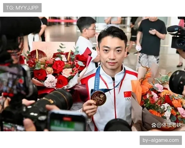 邹敬园比赛里稳到不像人 生活照却像个精致低调的富豪